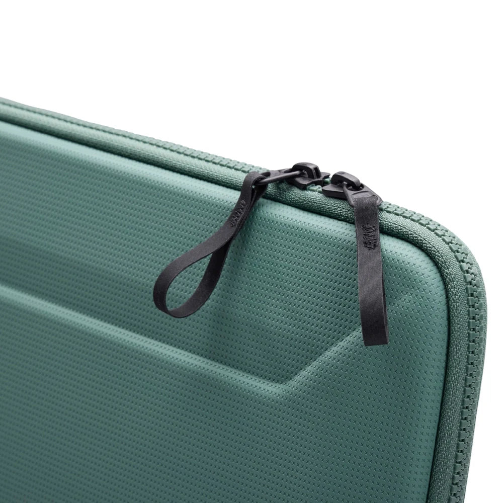 Funda Thule Gauntlet 5 para MacBook Pro 14" - Verde Brumoso
