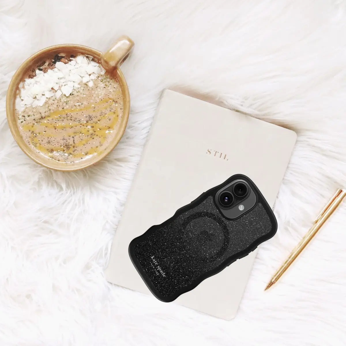 Case Kate Spade Wavy con Magsafe para iPhone 16 - Nightfall