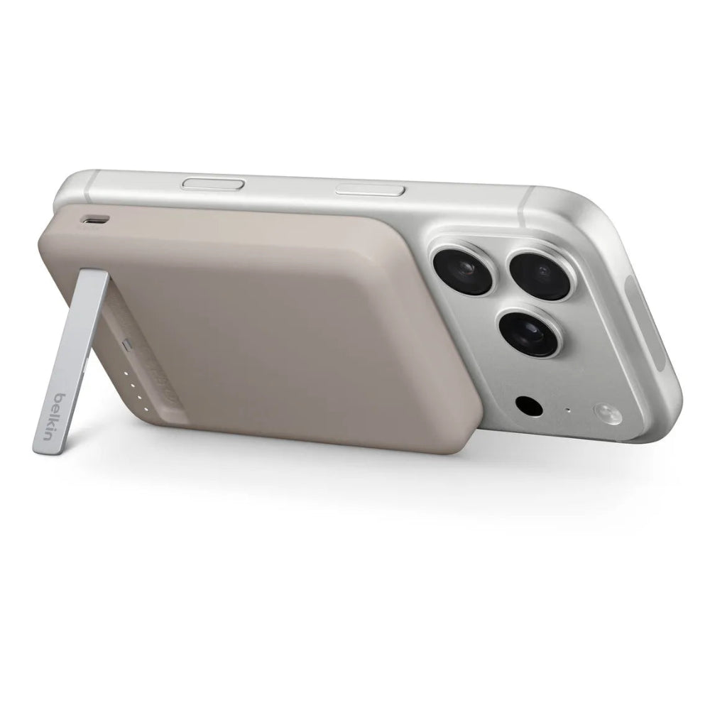Bateria_Magnetica_Inalambrica_Belkin_Qi2_15W_5000_mAh_Soporte_Arena_Imagen_posicion_4_iShop_El_Salvador