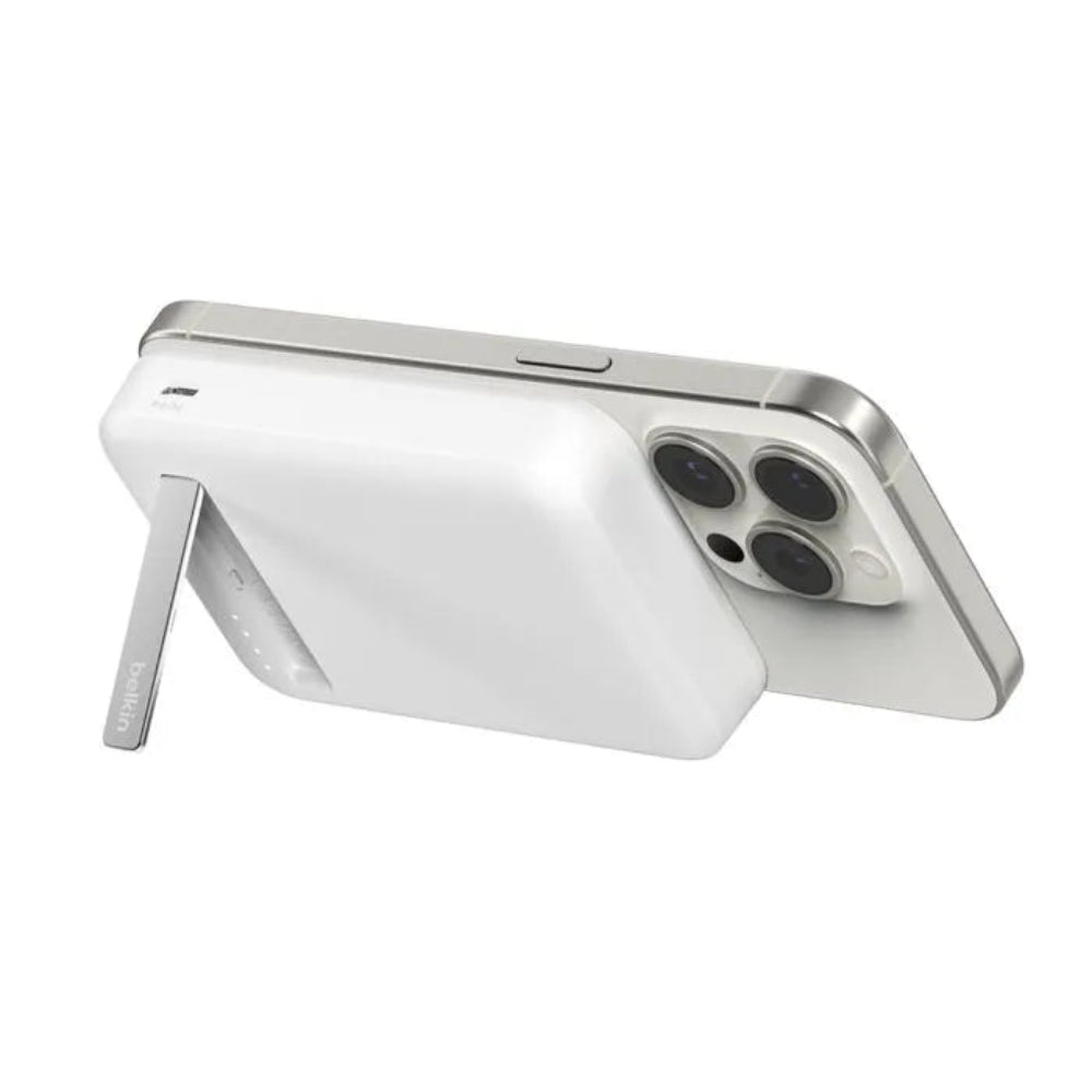 Bateria_Magnetica_Inalambrica_Belkin_Qi2_15W_8000_mAh_Soporte_Blanco_Imagen_posicion_2_iShop_El_Salvador
