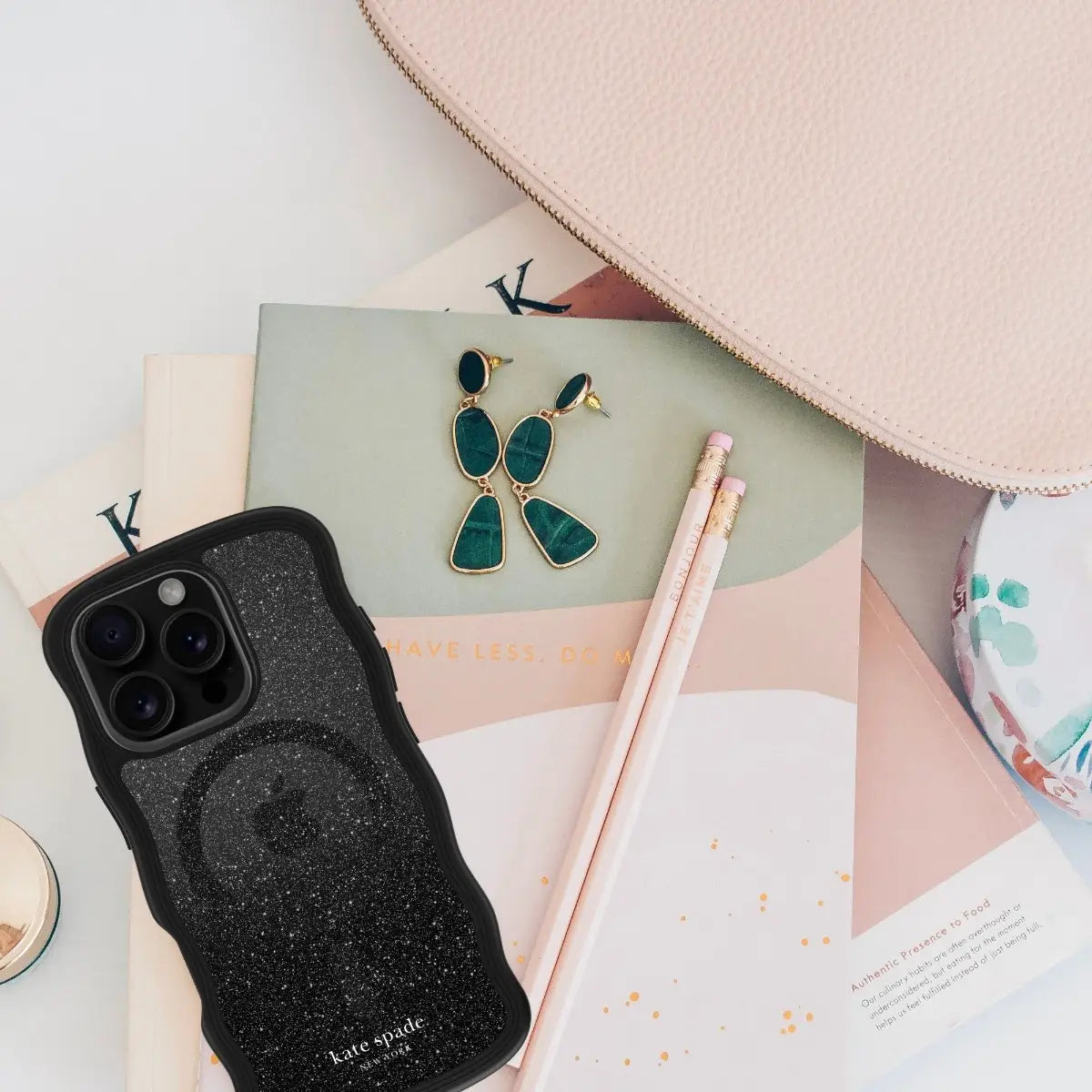 Case Kate Spade Wavy con Magsafe para iPhone 16 Pro Max - Nightfall